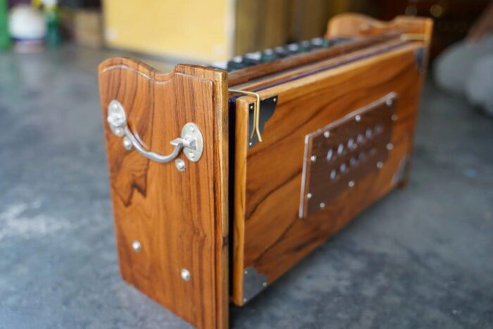 Dolphin Harmonium Free Shipping for street Kirtan 2.5 octaves, 32 Keys for Harinam & Kirtan Parikramas, Daily Kirtan